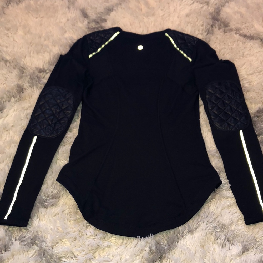 black lululemon top